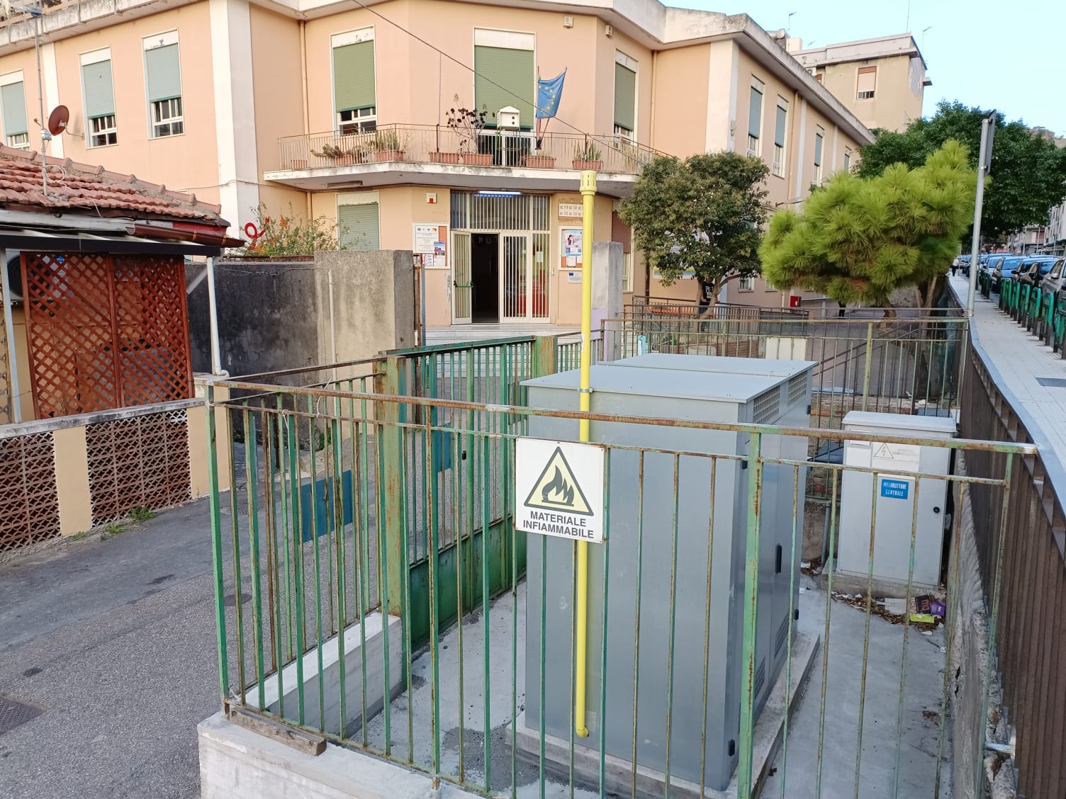 Cabina gas accanto ingresso scuola Mario Passamonte_Gravitelli